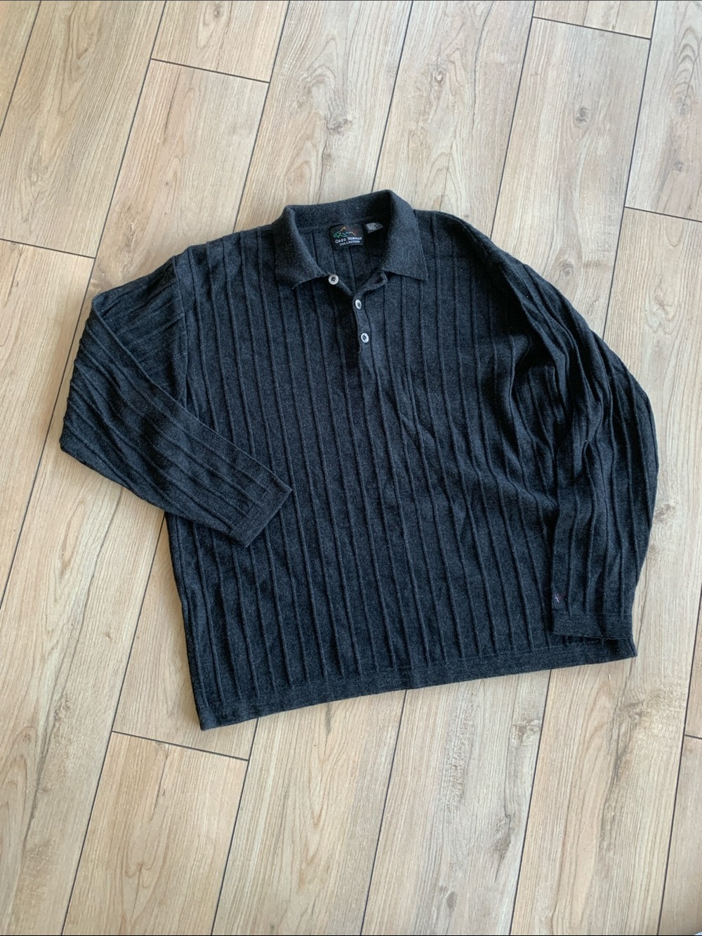 Merino Charcoal Black V-Neck Cable Polo Sweater - waist lenght - layering VTGtop
